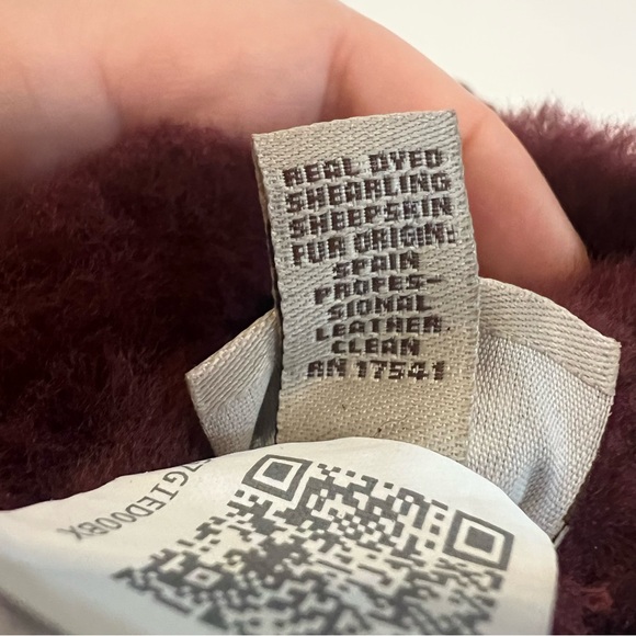 Ugg Mini Bailey Shorty Shearling Fingerless Gloves - Picture 5 of 6